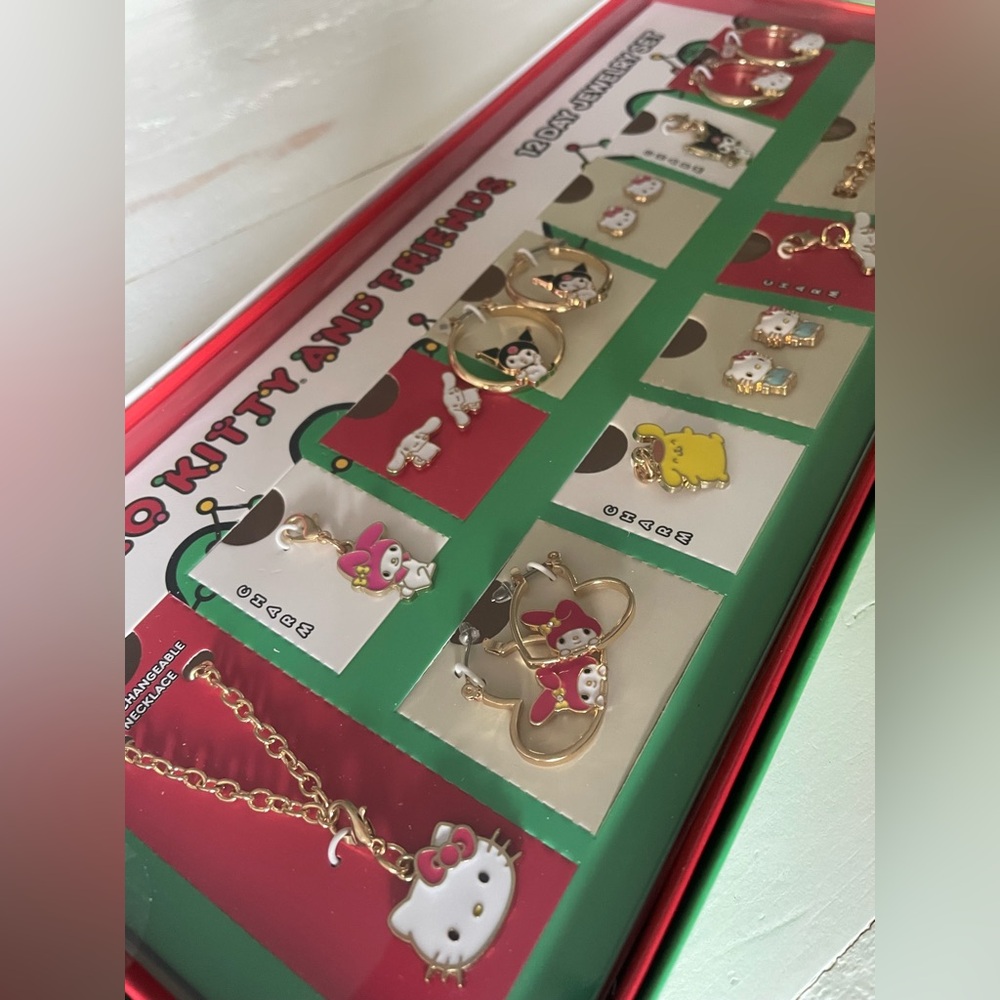 Hello Kitty & Friends 12 Day Jewelry Set Christmas Countdown Mystery Gift NEW